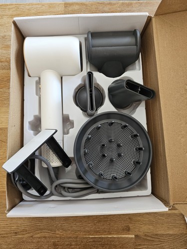 Leafless hair dryer with - hair,